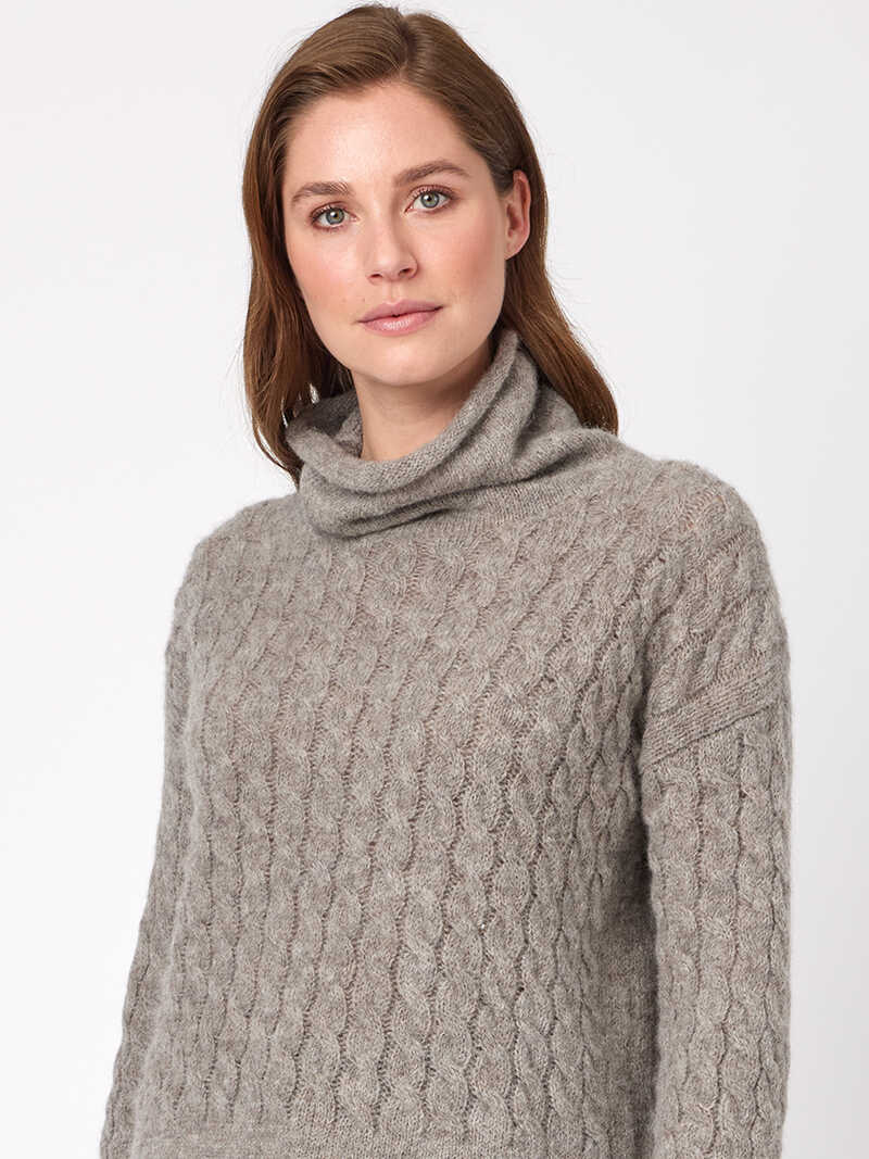 Alternatives Bild 4 zu Zopfstrickpullover mit Rollkragen