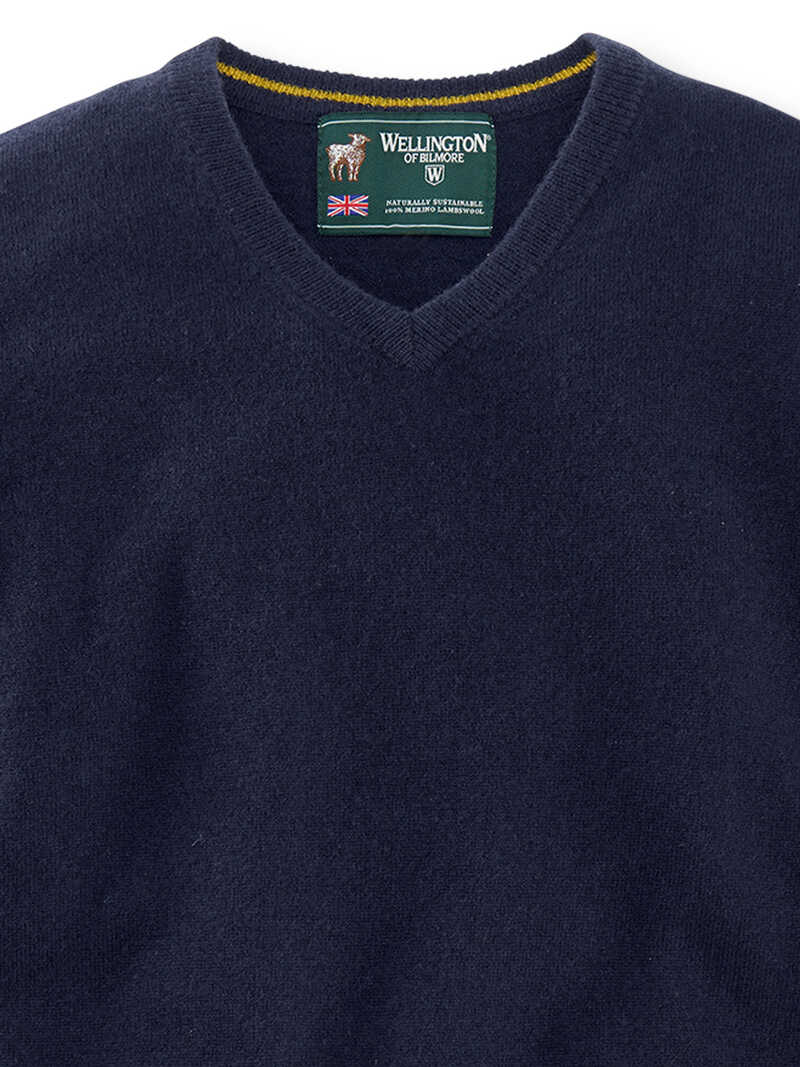 Alternatives Bild 2 zu Lambswool-Pullover mit Harris-Tweed-Patches