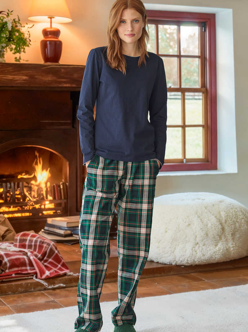 Alternatives Bild 3 zu Pyjama mit Flanellhose im modernen Schottenkaromuster