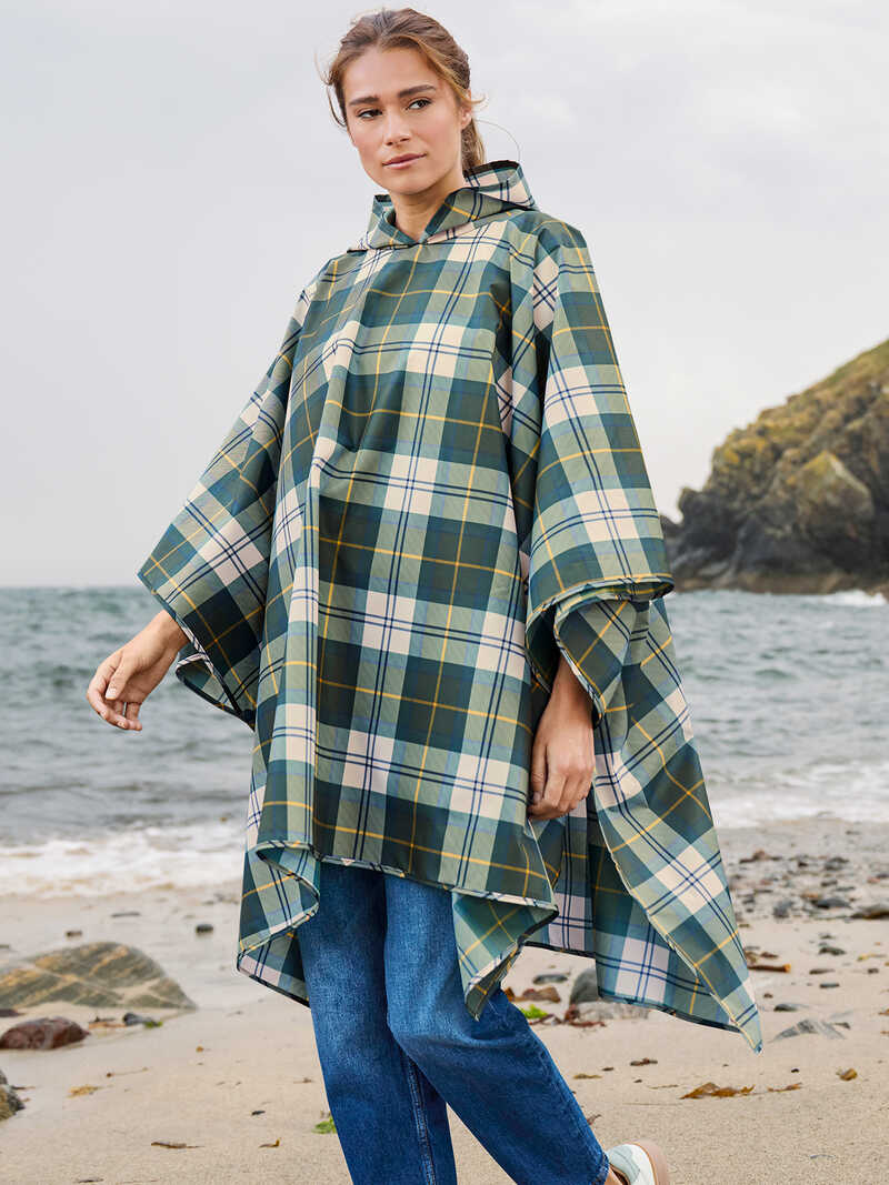 Produktbild zu Regenponcho im Barbour Tartan