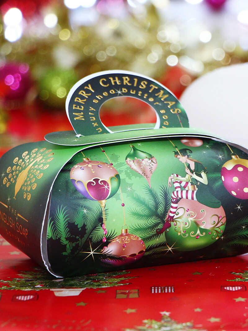 Seife in weihnachtlicher Geschenkpackung