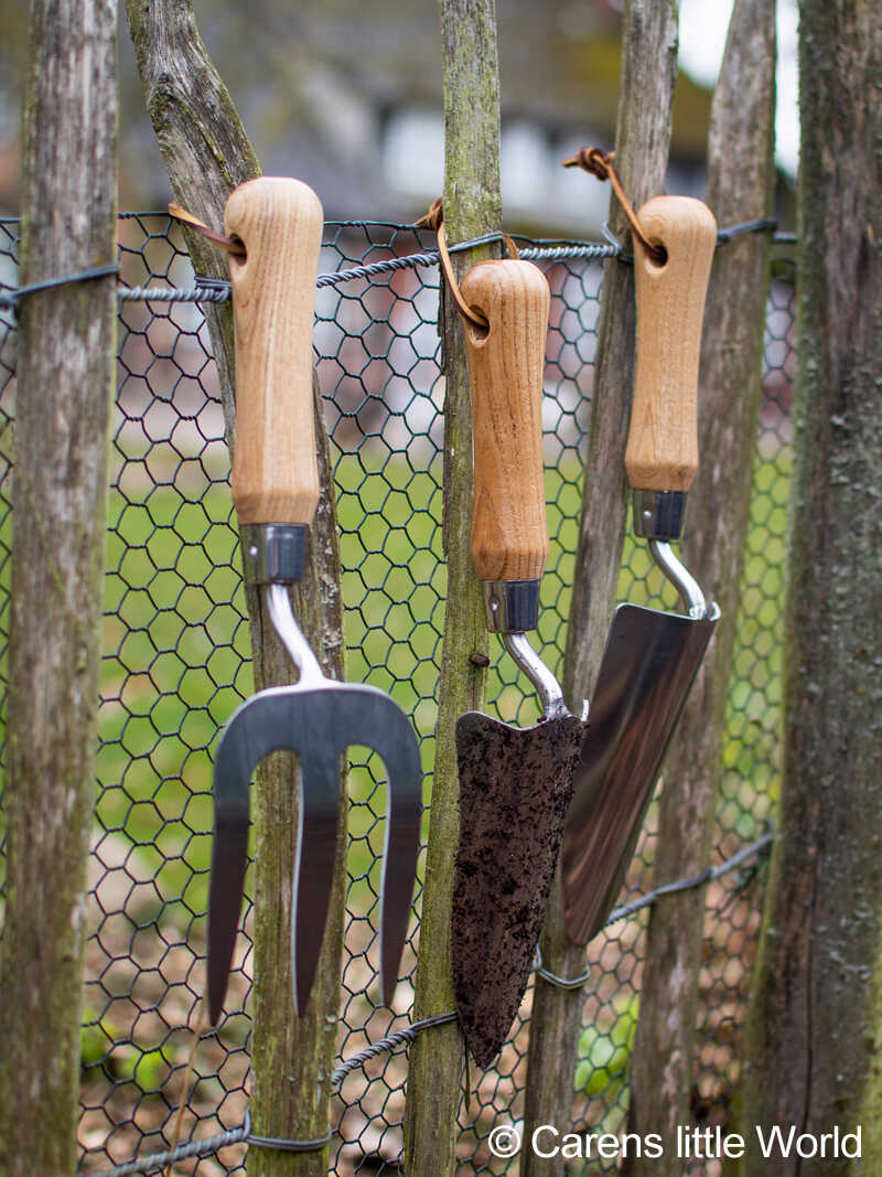 3 Gartenwerkzeuge aus Edelstahl mit Eschenholzgriff