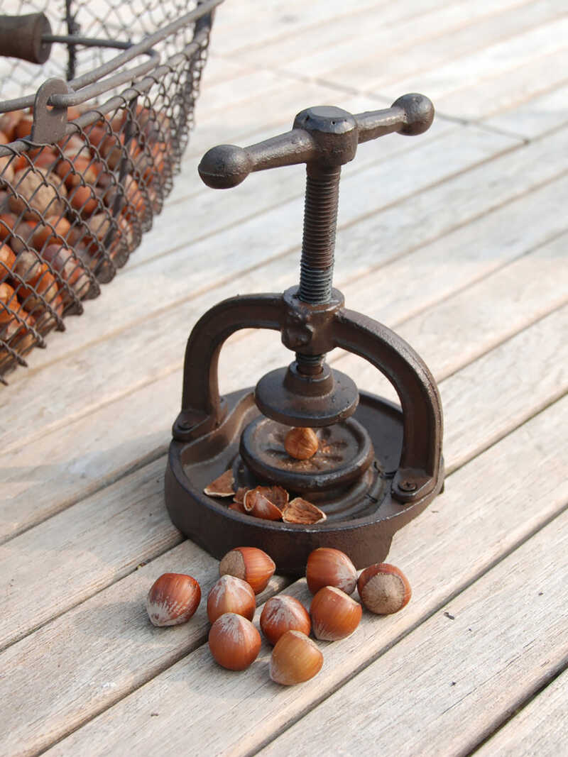Produktbild zu Nussknacker aus Gusseisen