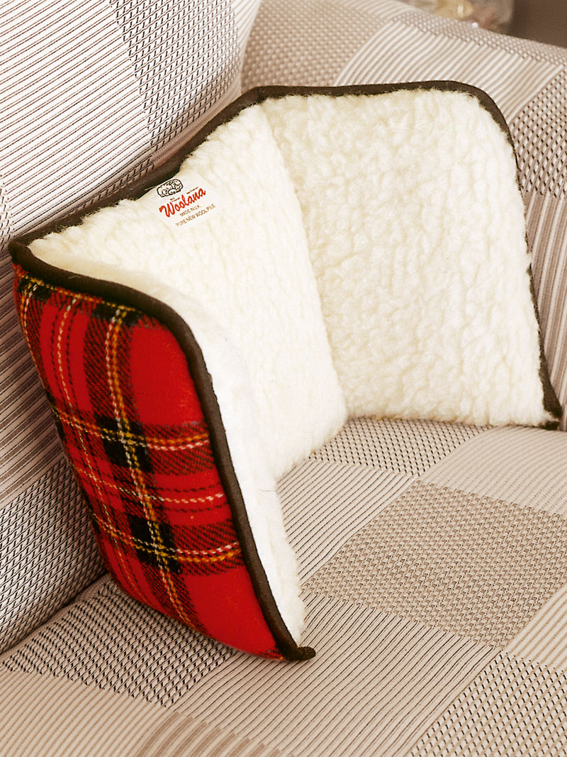 Produktbild zu Rckenkissen mit Schottenkaro im Royal Stewart Tartan