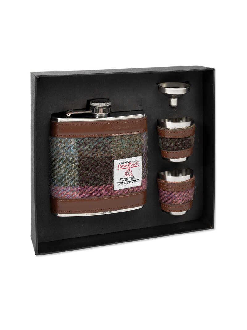 Produktbild zu Flachmann mit 2 Bechern aus Edelstahl mit Harris Tweed