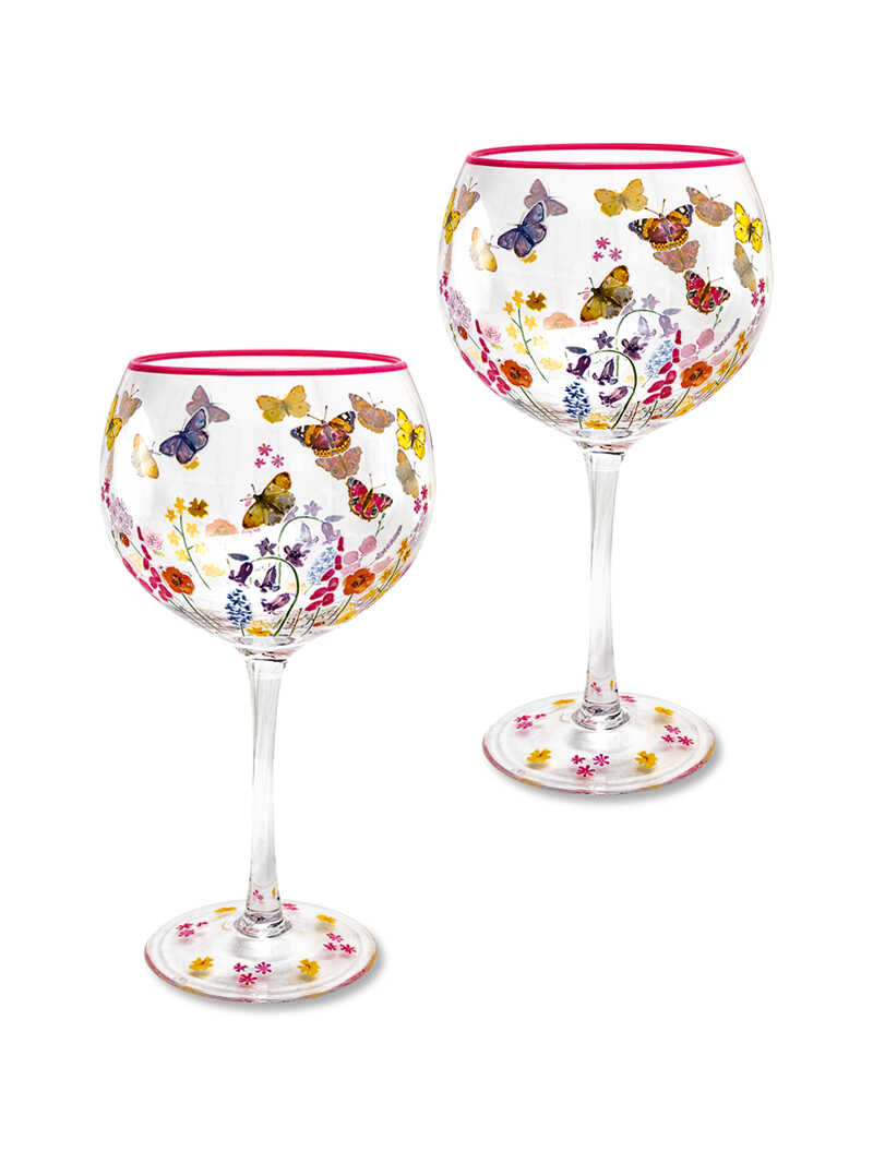 Cocktail-Gläser mit Schmetterlingen