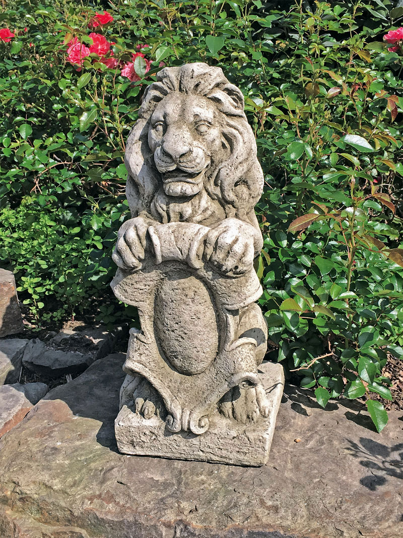 Steinfigur Löwe mit Wappen