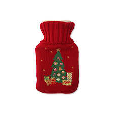Rote Wrmflasche mit Weihnachtsbaum