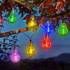 Lichterkette mit bunten Glhbirnen im Retro-Design