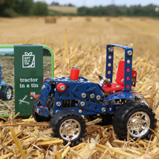 Kleiner Modellbausatz aus Metall für Traktor