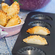 Alernatives Thumbnail 4 zu Backblech Pasty Set f�r Mini Cornish Pasties mit Teigtaschen-Former