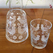Glaskaraffe und Trinkglas