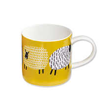 Gelber Henkelbecher mit Schafen