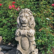 Steinfigur Lwe mit Wappen